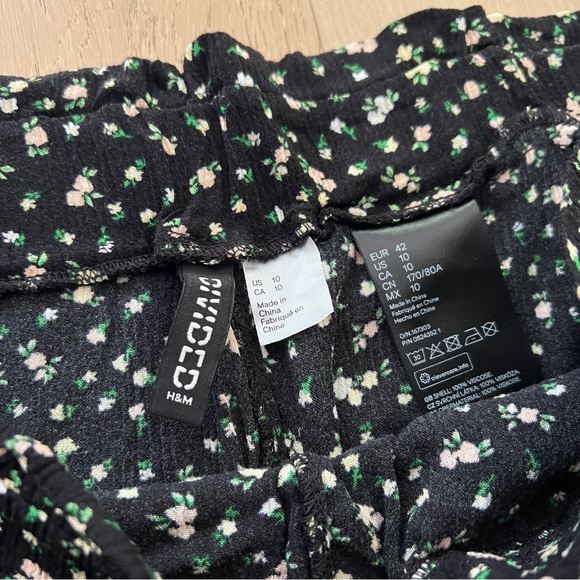 NWT Woman’s divided floral print shorts - size 10 - Picture 2 of 3